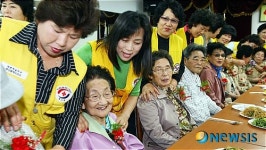 부산 적십자, 어버이날 감사행사