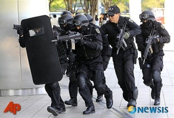 G20 정상회의 대비 테러진압 훈련하는 경찰기동대