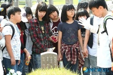 5.18 민주묘지 찾은 광주 수완중학교 학생들