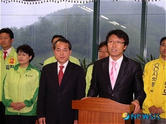 [6·2지방선거]민주당 김윤식 후보로 시흥시장 야권 후보단일화