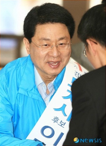 [6·2지방선거]출근길 지지호소하는 이달곤 후보