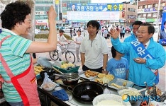 [6.2지방선거]신평재래시장 찾아 지지 호소하는 남유진 후보