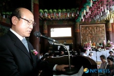 축사하는 김동식 삼척중학교장