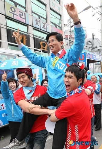 [6.2지방선거]문수대통 유세단과 입장하는 김문수 경기지사 후보