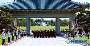 현충원 찾은 한국보훈복지의료공단 임직원들