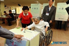 양주시 최고령 111세 할머니 소중한 한표