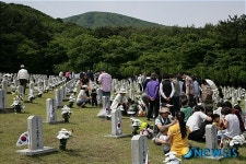 제주시 충혼묘지 참배객들