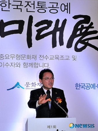 격려사하는 유인촌 장관
