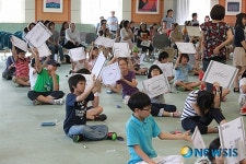 영어경시대회 참가한 어린이들