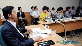 업무보고 받는 노연홍 식약청장