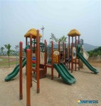 충주 주덕초 동문이 기증한 조합놀이대