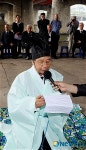 피란을 떠나던 무고한 사람들이 넋을 기리며...