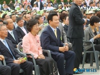 송영길 인천시장이 취임 축하 공연 관람