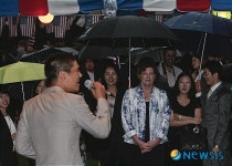 가수 임창정의 축가듣는 스티븐스 대사