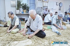 청원 내수분회경로당 짚공예 삼매경