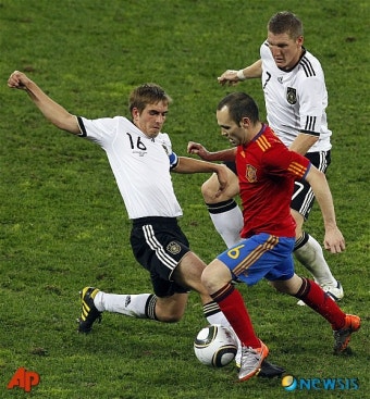 [2010WC]돌파 시도하는 이니에스타