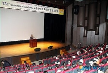 강연 펼치는 제석봉 교수