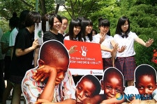 5세미만영유아살리기캠페인 지지 표명하는 학생들