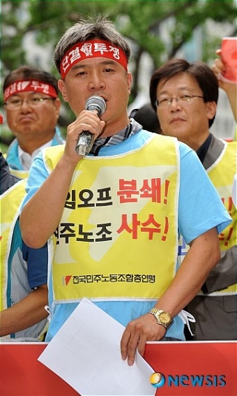 세종호텔 고공농성 현장 방문한 김영훈 장관, 노사 합의 강조와 해결책 모색 약속