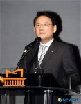 국립극단 설립 축하하는 유인촌 장관