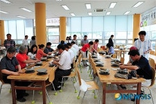 울산 옹기마을의 단체 체험객