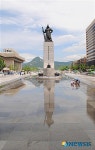 더위에도 끄떡 없는 이순신 장군