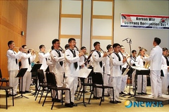 멋진 연주 펼치는 해군 군악대