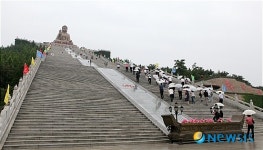 [유기자 여행사진]남산대불로 오르는 계단