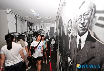 이승만 대통령 기념관 둘러보는 국내외 대학생