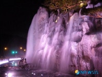 서진주IC 인공폭포에서 폭염을 날리세요