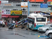 시내버스 신호등 돌진