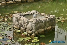 식민지 아픔 간직한 사리면사무소 연못 분수대