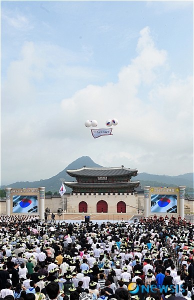 조진웅, 국기 맹세문 우려낸 광복절 경축식에서 감동 주체!