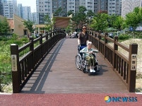 미래원, 반석천 보도교 완공