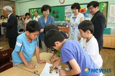 강남구청장, 포이초등학교 방문