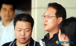 면담내용 인터뷰 하는 이인옥 대표