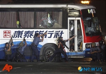 比 경찰, 인질극 버스 공격 준비