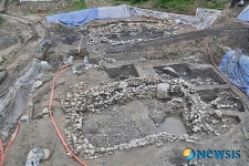 안성 죽주산성서 신라시대 집수(集水)시설 6기 발견
