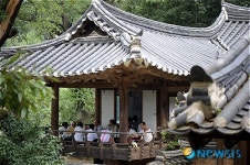 [고기자 여행사진] 어르신들의 모임 갖는 양동마을