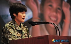 해외 도전 경험담 전하는 여군 천리행군 1호 김정아 상사