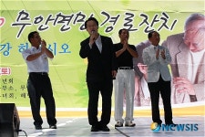 밀양 무안면 경로위안잔치, 조해진 의원 옥경이 열창