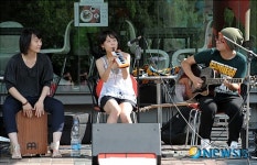 ‘2010 파주 헤이리 판 페스티벌’에서 공연중인 예상밖의 일요일