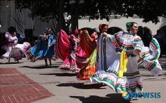 고전무용 펼치며 LA 탄생 축하