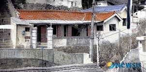 강홍구 그 집-붉은 지붕 200×100㎝·2010