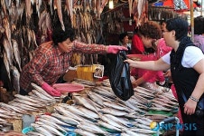 한가위 분위기 가득한 전통시장