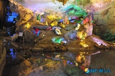 [이용남의 세계여행]  동굴안 호수에 비친 동굴내부