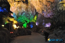 [이용남의 세계여행]  조명으로 한결 돋보이는 동굴