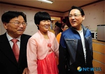 안산 장애인시설 찾은 유인촌 장관