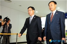 남북적십자 실무접촉 대표단 개성으로