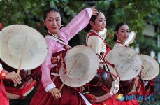 흥겨운 가락에 빠져보세요